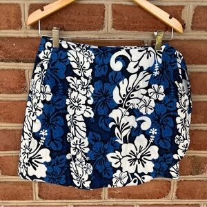 Hilo Hatties authentic Hawaiian shorts/skort. Medium
